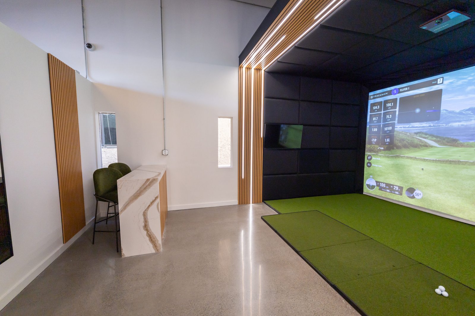 Trackman iO simulator bay with putting turf at Indoor National